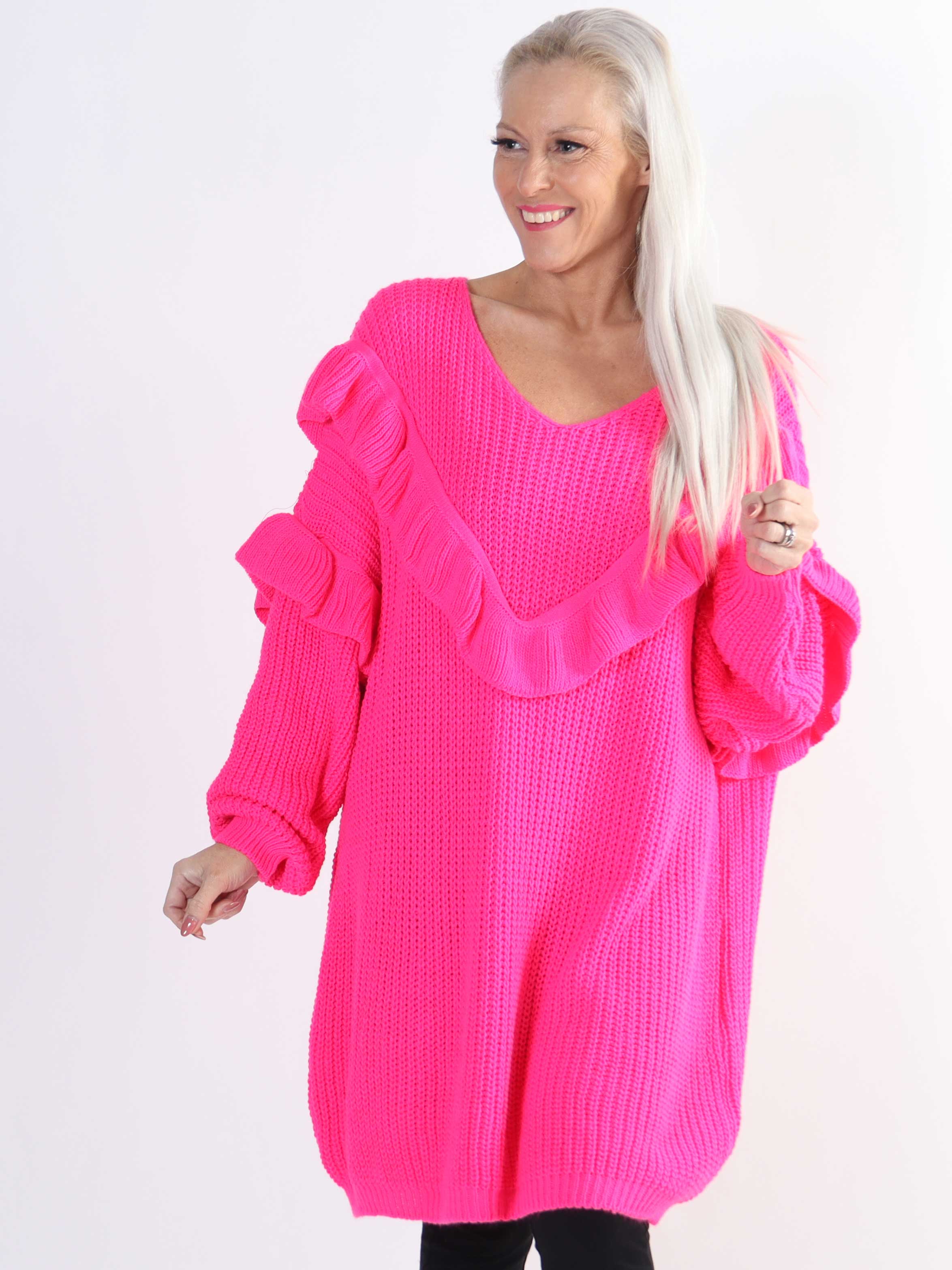 Ellis Dress - Snygg plus size stickad klänning med fina volangdetaljer